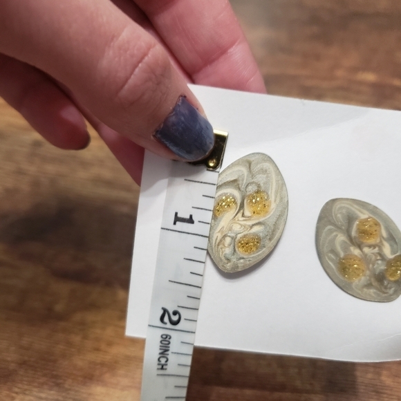 3/$15 pretty sparkle earrings - Picture 4 of 5